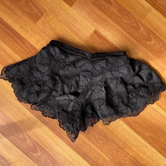 FLORAL SHORTS/SKORT - Picture 3 of 5